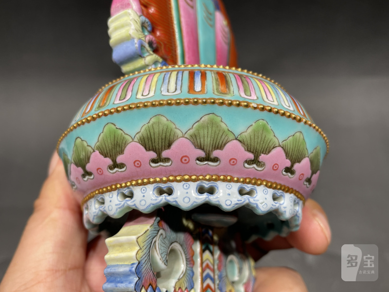 清乾隆 御制绿地洋彩描金八吉祥供器 - 图7